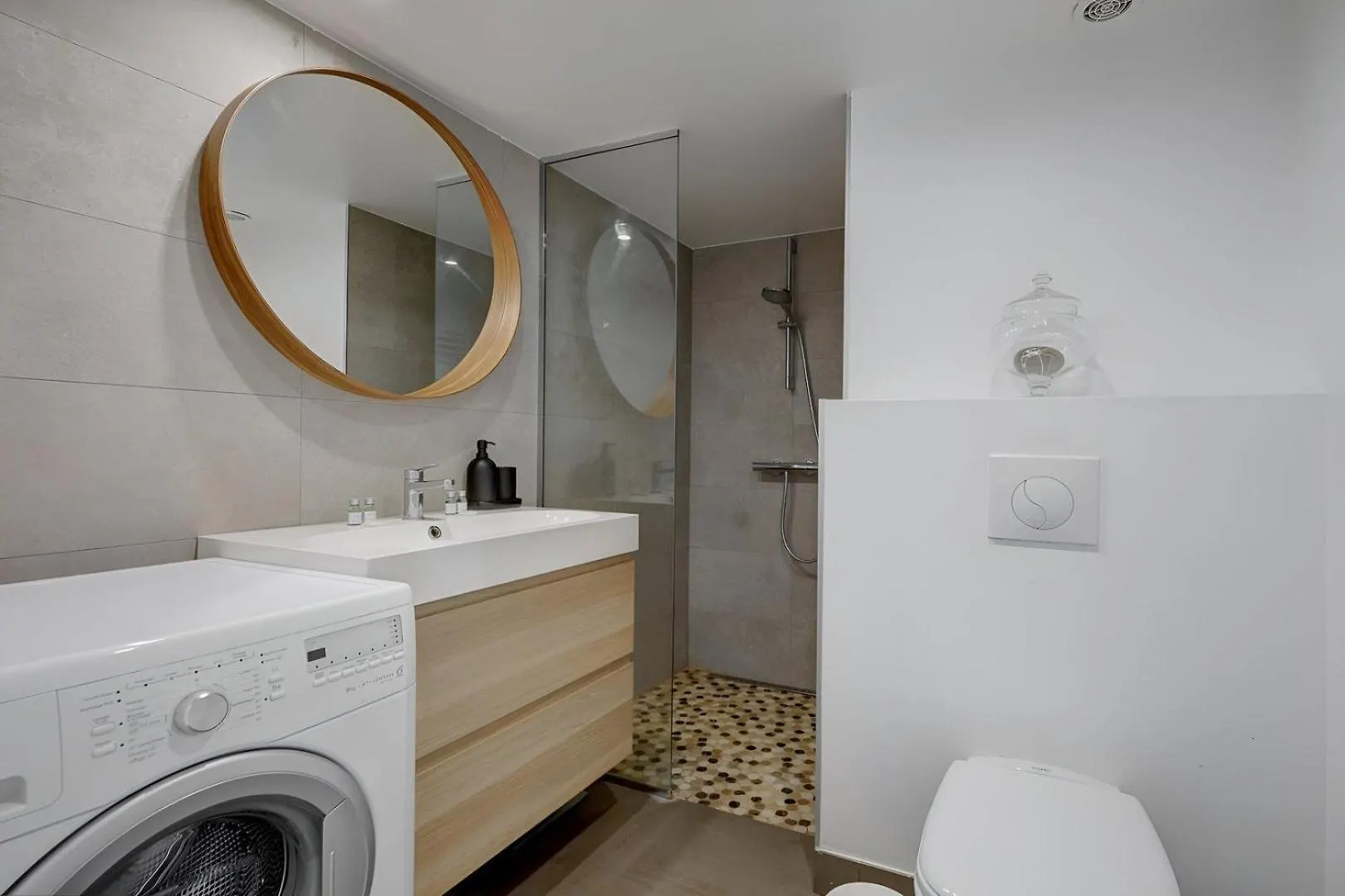 Bluestay 245 -Duplex Sur Les Champs-Elysees+Balcon Parijs