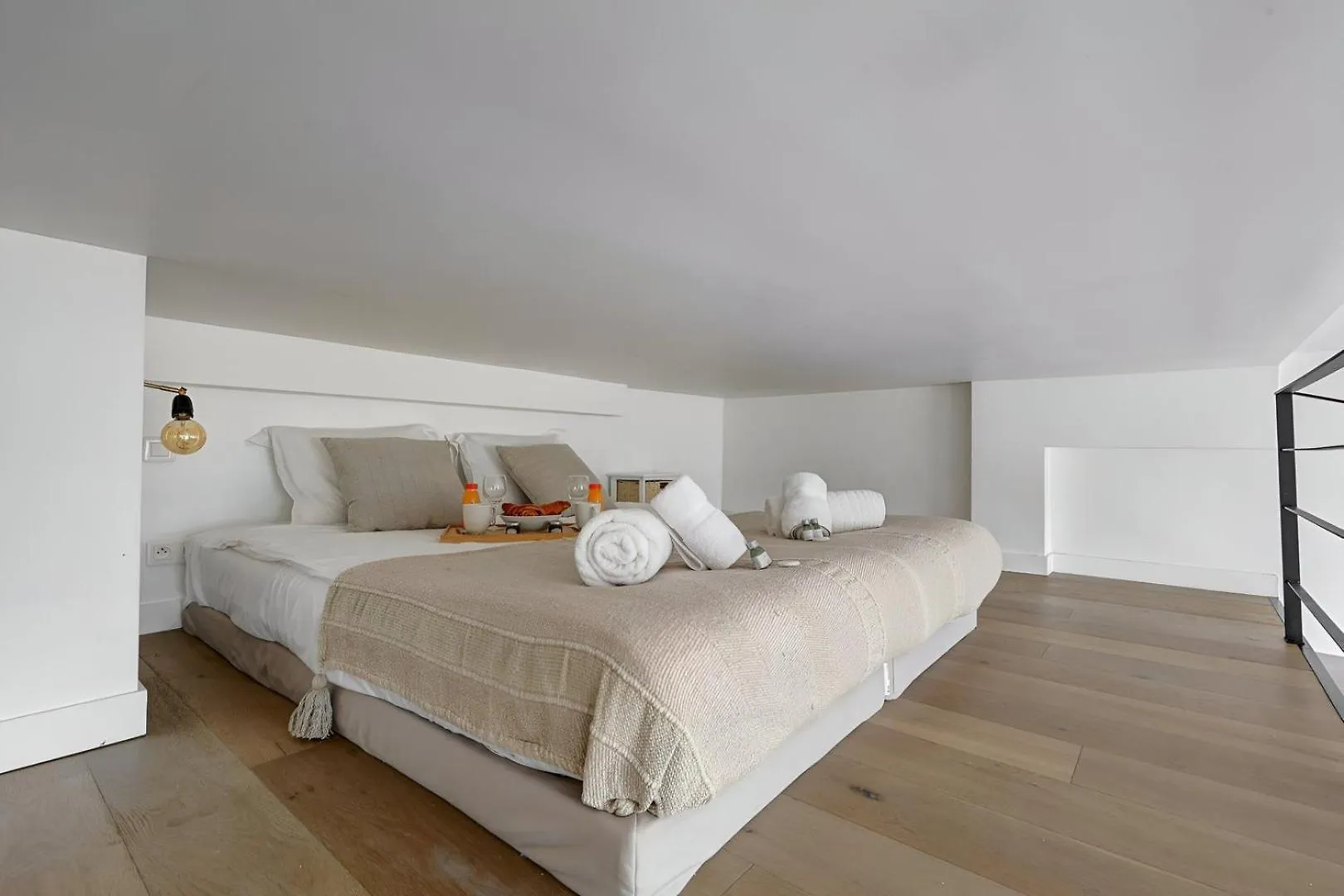 Bluestay 245 -Duplex Sur Les Champs-Elysees+Balcon Parijs Appartement