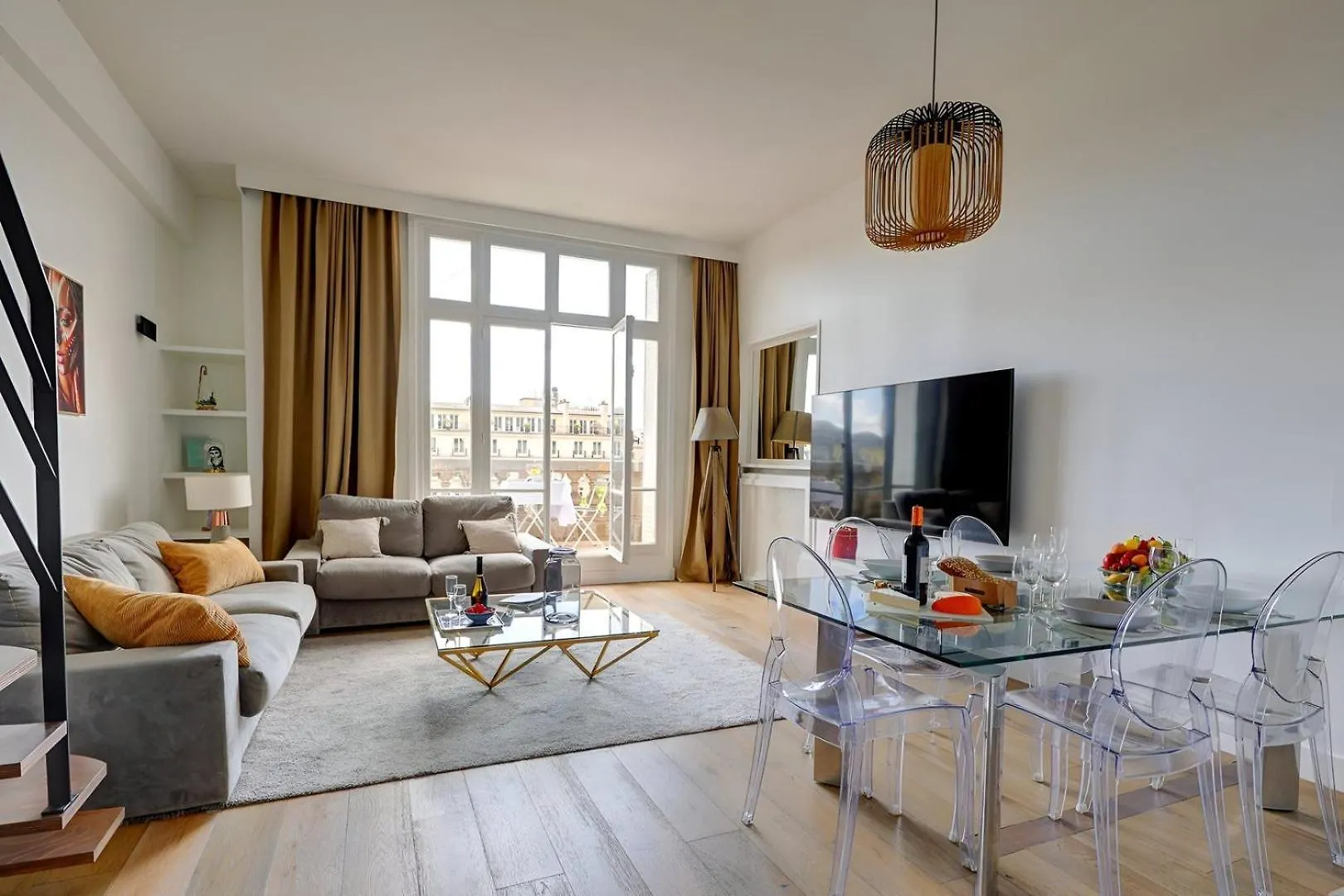 Bluestay 245 -Duplex Sur Les Champs-Elysees+Balcon Parijs 0*,  Frankrijk